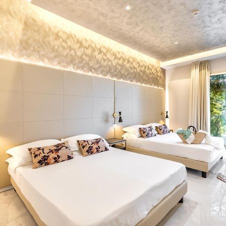 Hotel Mondial Rimini Kültér fotó